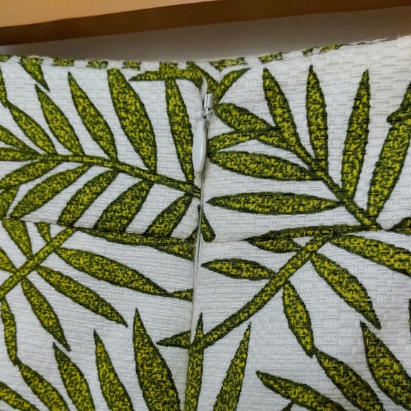 Ann Taylor Tropical Pattern Pencil Skirt - Tropical Leaf Skirt Waist 29.5 - Picture 3 of 8